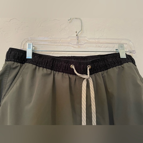 Vuori Men’s Kore Short. Large. GUC. - Picture 6 of 9